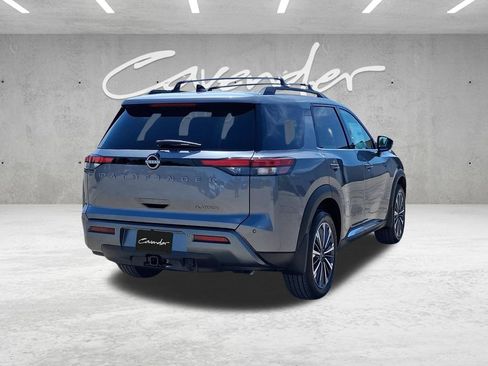 New 2026 Nissan Pathfinder Platinum FWD image 17