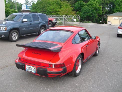 Used 1988 Porsche 911 Carrera RWD image 5