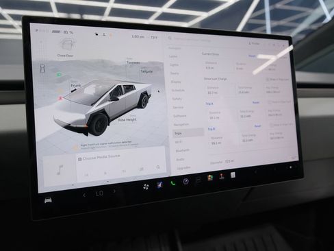 Used 2025 Tesla Cybertruck AWD Crew Cab image 71