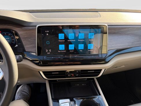 Used 2025 Volkswagen Atlas SEL image 17