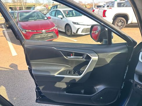 Used 2025 Toyota RAV4 XLE w/ Convenience Package image 33