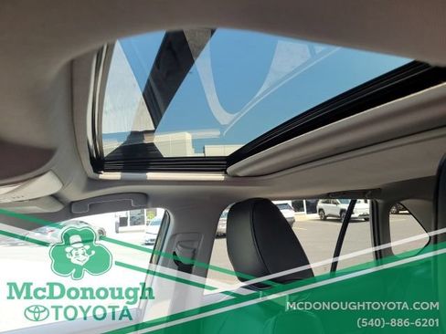 Used 2021 Toyota RAV4 XLE w/ Convenience Package AWD/4WD image 24