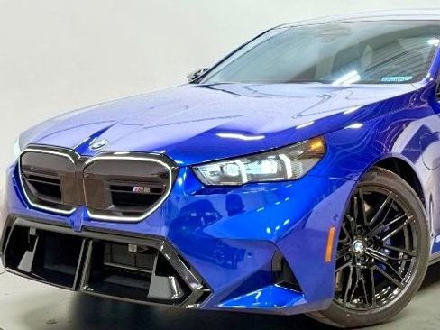 Used 2025 BMW M5 w/ Executive Package image 2