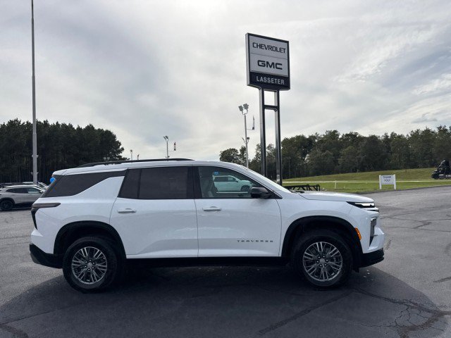 Used 2026 Chevrolet Traverse LT w/ Driver Confidence Package FWD image 2