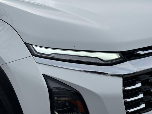 Certified 2025 Chevrolet Equinox LT w/ Convenience Package II AWD/4WD image 9