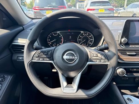 Used 2024 Nissan Altima 2.5 SV FWD image 22