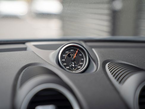 Used 2025 Porsche 718 Cayman RWD image 12