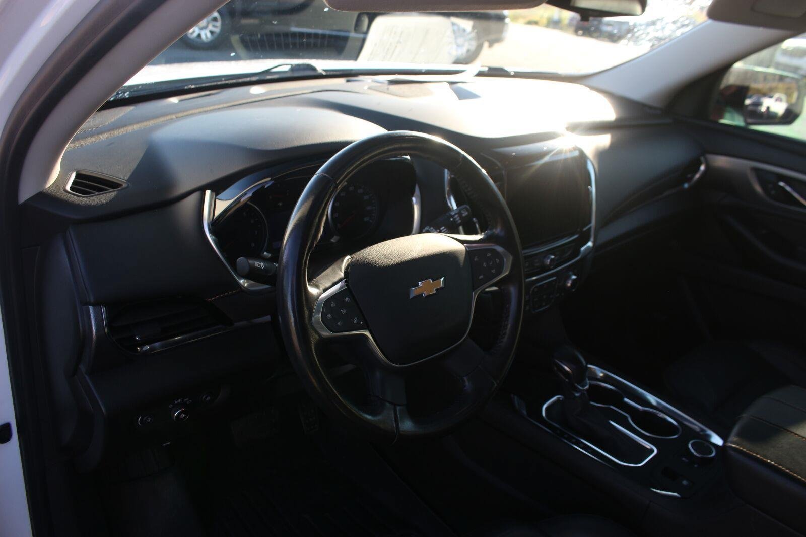 Used 2021 Chevrolet Traverse Premier w/ Redline Edition FWD image 17