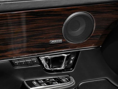 Used 2019 Jaguar XJ L Portfolio image 38