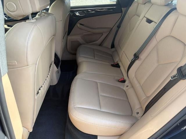 Used 2023 Porsche Macan AWD/4WD image 21