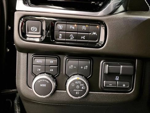Used 2025 GMC Yukon Elevation w/ Elevation Premium Package AWD/4WD image 39