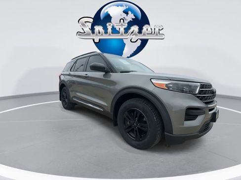 Used 2020 Ford Explorer XLT w/ Comfort Package image 2