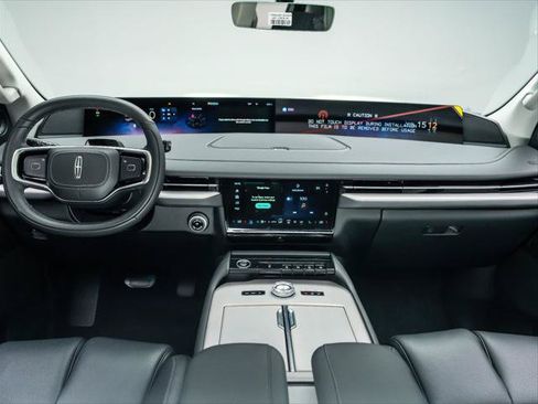 New 2026 Lincoln Navigator Premiere AWD/4WD image 19
