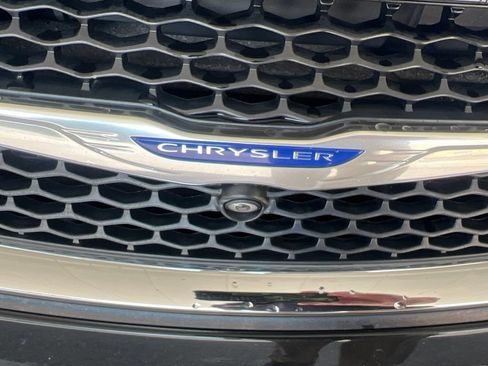 Used 2017 Chrysler Pacifica Touring-L Plus w/ Advanced Safetytec Group FWD image 28
