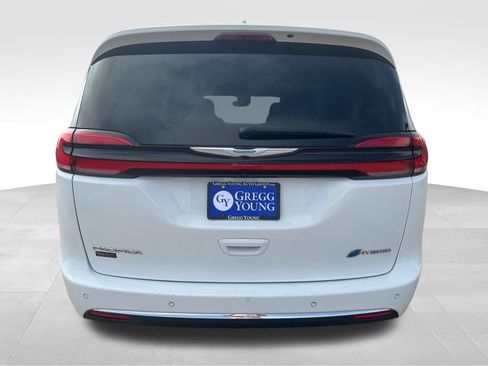 Used 2021 Chrysler Pacifica Limited w/ Premium & Safety Sphere Group FWD image 6
