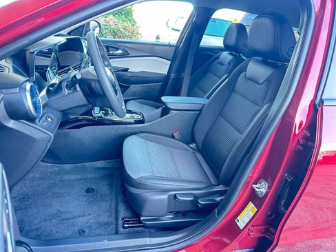 Used 2025 Chevrolet Trax LT image 36