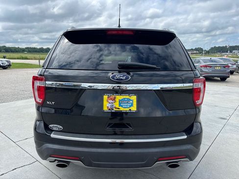 Used 2018 Ford Explorer XLT w/ Equipment Group 202A FWD image 5
