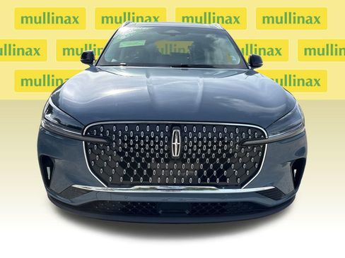 Used 2025 Lincoln Aviator 2WD image 11