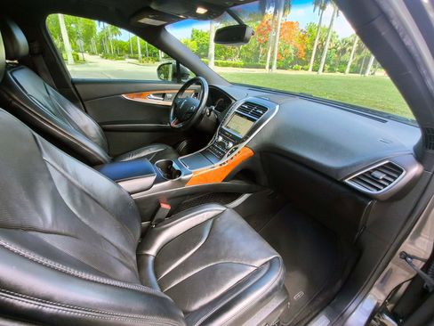 Used 2018 Lincoln MKX Reserve FWD image 36