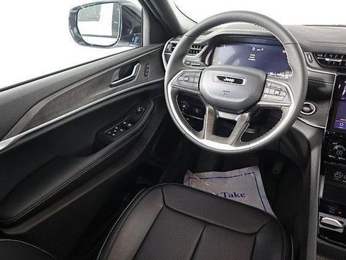 New 2025 Jeep Grand Cherokee Limited w/ Luxury Tech Group II AWD/4WD image 7