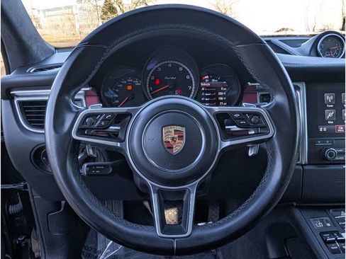 Used 2018 Porsche Macan Turbo AWD/4WD image 19