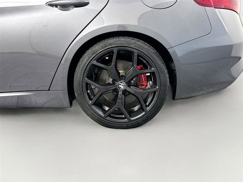 Used 2020 Alfa Romeo Giulia w/ Nero Edizione RWD image 18