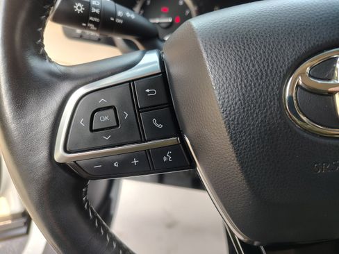 Used 2020 Toyota Highlander XLE AWD/4WD image 34