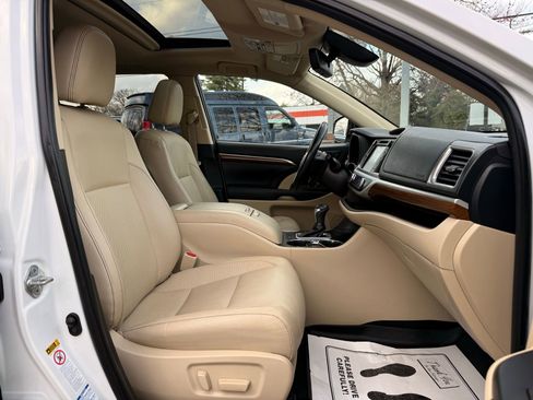 Used 2019 Toyota Highlander Limited image 17