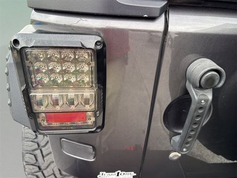 Used 2018 Jeep Wrangler Unlimited Sport w/ Connectivity Group image 30