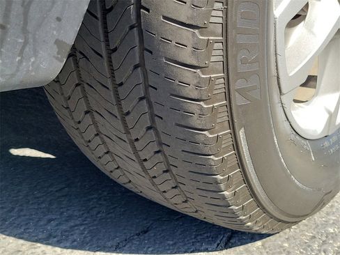 Used 2022 Chevrolet Traverse LS image 27