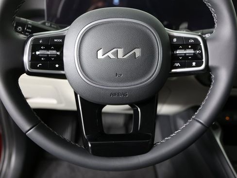 Certified 2025 Kia Sorento S w/ Panoramic Sunroof Package image 14