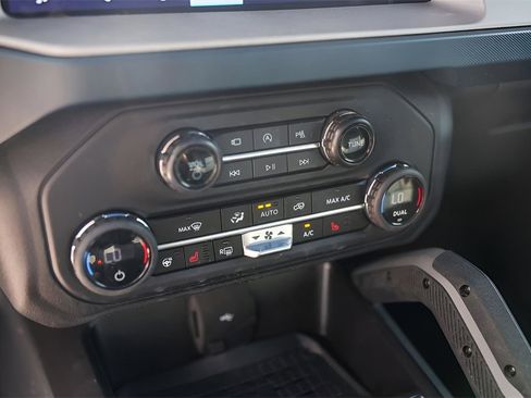 Used 2024 Ford Bronco Outer Banks image 19