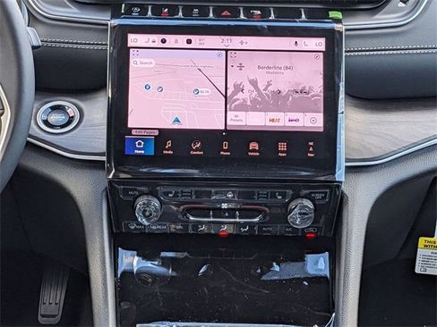 New 2025 Jeep Grand Cherokee Limited image 15