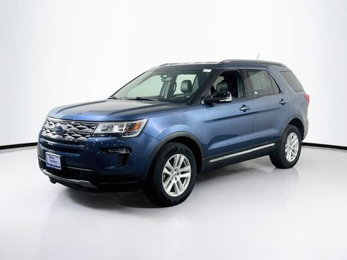 Used 2018 Ford Explorer XLT w/ Equipment Group 202A AWD/4WD image 1