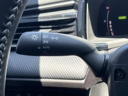 Used 2025 Toyota Camry SE FWD image 28