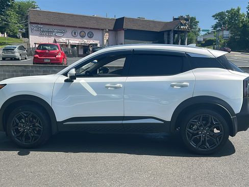 Certified 2025 Nissan Kicks SR AWD/4WD image 3