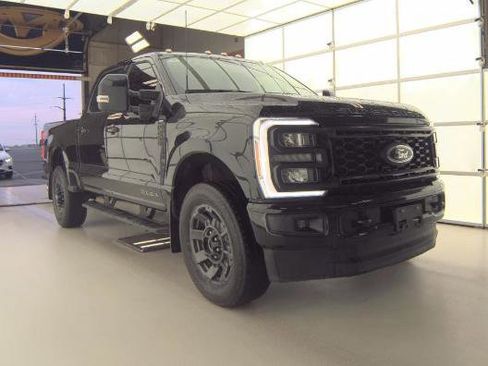Used 2024 Ford F250 Lariat w/ Sport Appearance Package AWD/4WD image 2