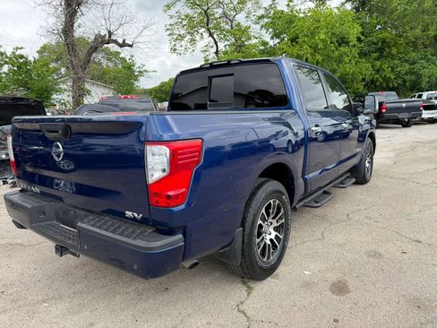 Used 2021 Nissan Titan SV w/ SV Convenience Package image 4