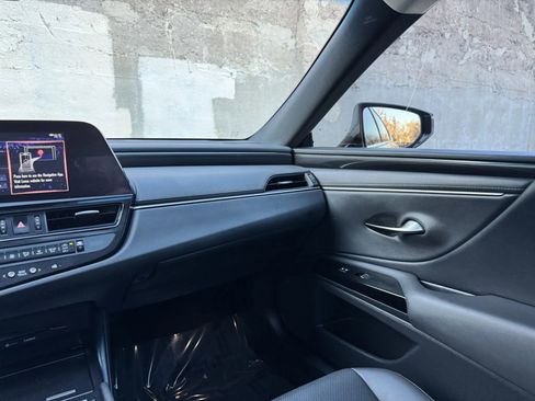 Used 2022 Lexus ES 300h w/ Accessory Package 2 image 35