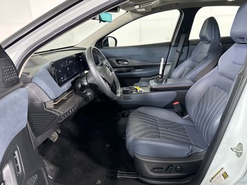 Used 2024 Nissan Ariya AWD image 11