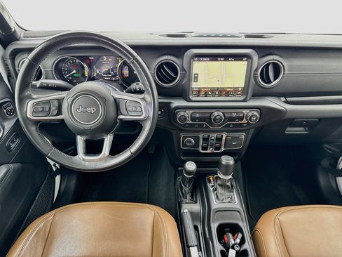 Used 2022 Jeep Wrangler Unlimited Sahara AWD/4WD image 14