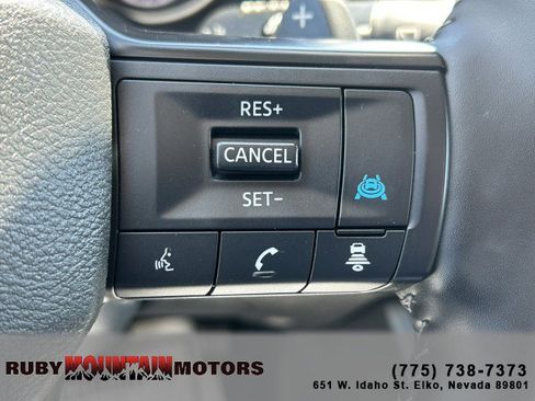 Used 2025 Nissan Rogue SV FWD image 12