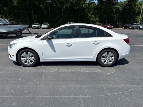 Used 2013 Chevrolet Cruze LS FWD image 2