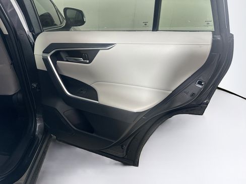 Used 2025 Toyota RAV4 XLE w/ Convenience Package FWD image 32