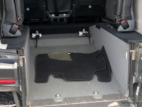 Used 2023 Chrysler Voyager LX image 30