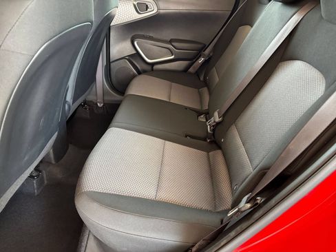 Used 2025 Kia Soul LX w/ LX Technology Package FWD image 22