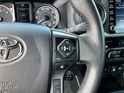 Used 2022 Toyota Tacoma TRD Off-Road w/ Technology Package AWD/4WD image 13