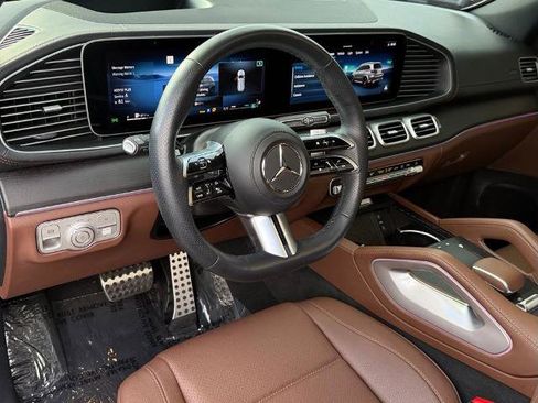 Used 2025 Mercedes-Benz GLS 450 4MATIC image 29