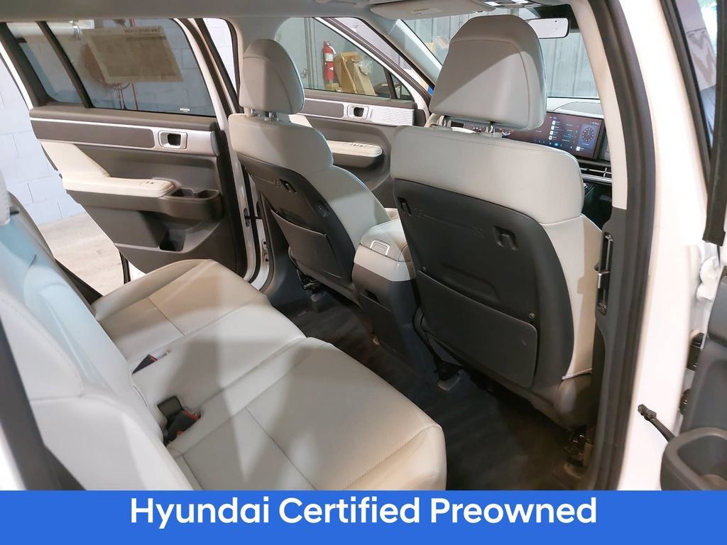 Used 2025 Hyundai Santa Fe SEL FWD image 11
