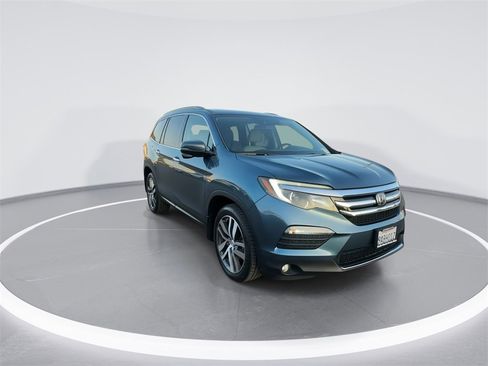 Used 2018 Honda Pilot Touring image 3